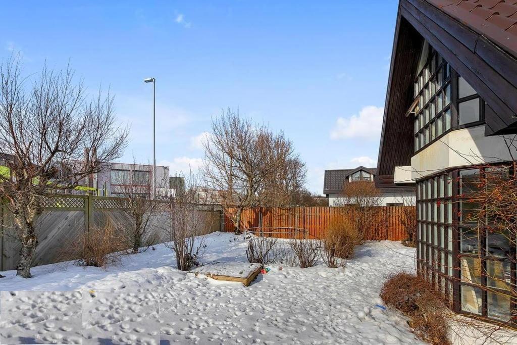 Icelandic Art Garden Villa W. Parking In Centre City Reykjavik Bagian luar foto